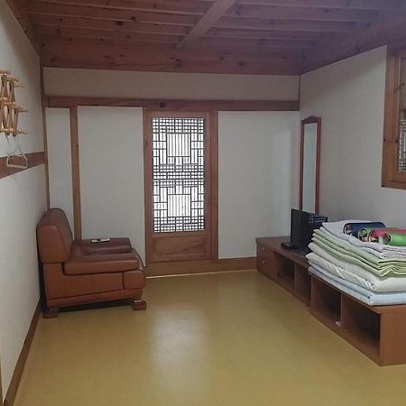 Gangneung Wangsangoal Hanok Pension Zewnętrze zdjęcie