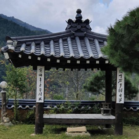 Gangneung Wangsangoal Hanok Pension Zewnętrze zdjęcie