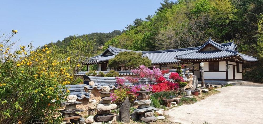 Gangneung Wangsangoal Hanok Pension Zewnętrze zdjęcie